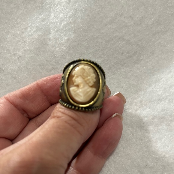 AMEDEO ANTIQUE GOLD CAMEO STATEMENT RING - Picture 5 of 13
